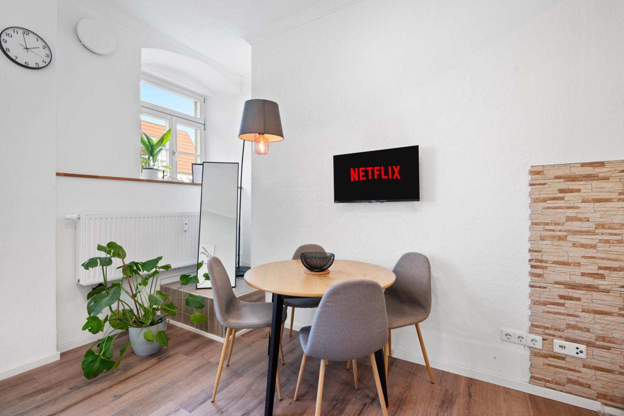 Backhome - Business&Family - Fantastische Schlosslage, Smarttv, Netflix, 50Qm, 24H Checkin - Apartment 1 لودفيغسبرغ المظهر الخارجي الصورة